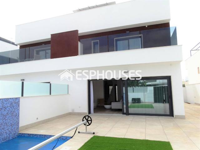 Casa adosada en Venta en Pilar de la Horadada ciudad