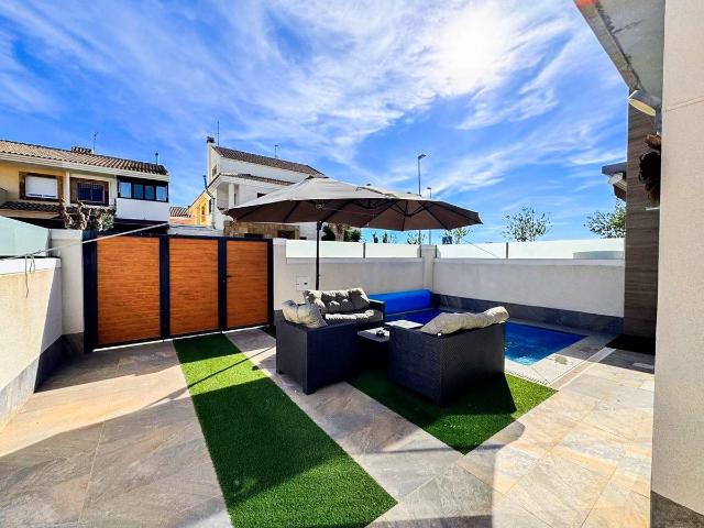 Casa adosada en Venta en Pilar de la Horadada ciudad