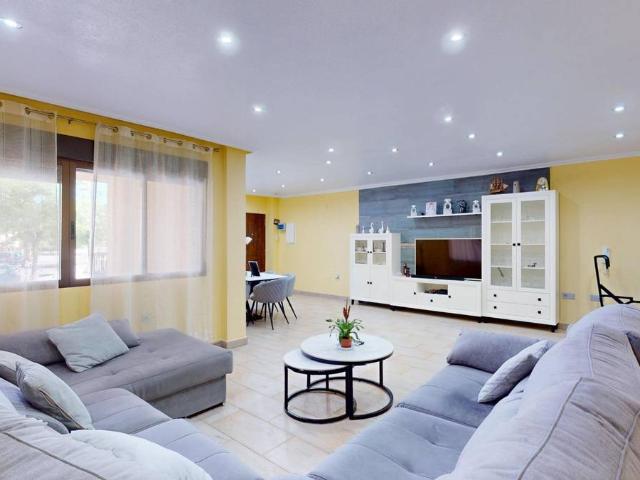Casa adosada en Venta en Pilar de la Horadada ciudad