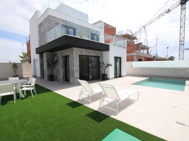 Casa adosada en Venta en Pilar de la Horadada ciudad