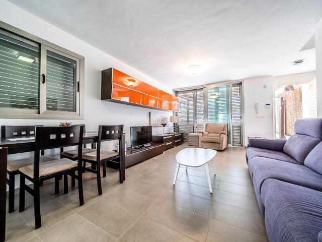 Casa adosada en venta en Pilar de la Horadada, El Mojón. Distribucioacuten amplia y funcionalVivienda adosada en Las Higuericas disponible, ubicado a tan solo 30 metros de la playa, en un. Casas.