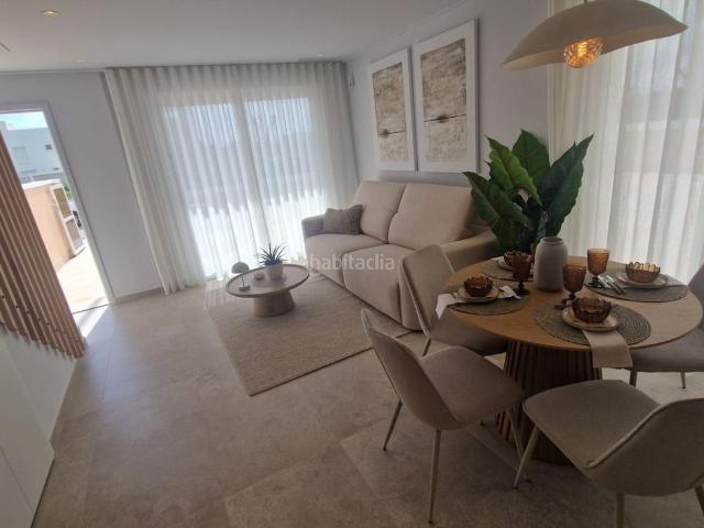 Casa adosada en venta en Pilar de la Horadada, Pilar de la Horadada Ciudad. Elegante adosado con solárium en urbanización exclusiva, Pilar de la Horadada. Casas adosadas Pilar de la.