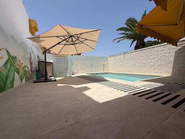 Casa adosada en venta en Pilar de la Horadada, Pueblo Latino. Casas adosadas Pilar de la.
