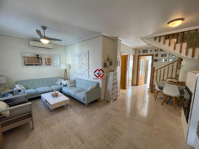 Casa adosada en venta en Pilar de la Horadada, Pueblo Latino. Exclusivo dúplex moderno con piscina privada a pasos del mar en Torre de la Horadada. Casas adosadas Pilar de la.