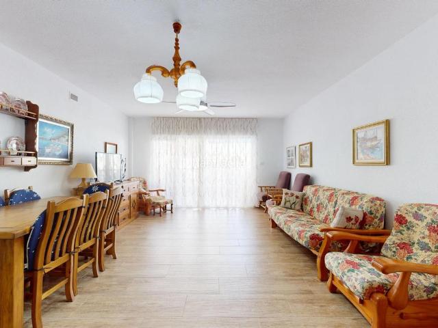 Casa adosada en venta en Pilar de la Horadada, Torre de la Horadada. Amplia planta baja cerca del mar en Torre de la Horadada. Casas adosadas Pilar de la.
