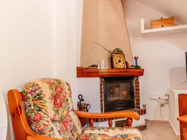 Casa adosada en venta en Pilar de la Horadada, Torre de la Horadada. Descripcioacuten Adosado ubicado en una de las zonas maacutes cotizadas y demandadas de Torre de la Horadada, dentro de un entorno.