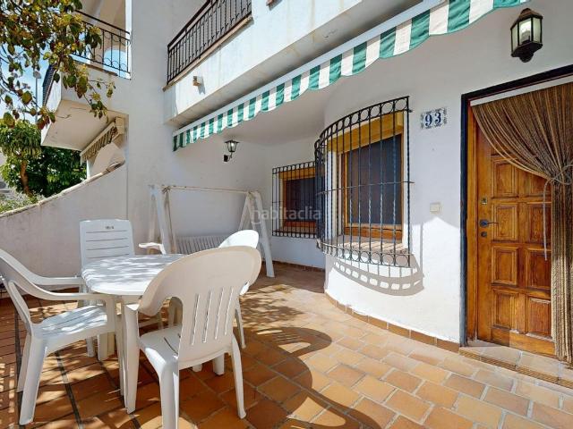 Casa adosada en venta en Pilar de la Horadada, Torre de la Horadada. Dúplex con 3 dormitorios, jardín y piscina en Torre de la Horadada. Casas adosadas Pilar de la.