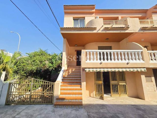 Casa adosada en Venta en Piles