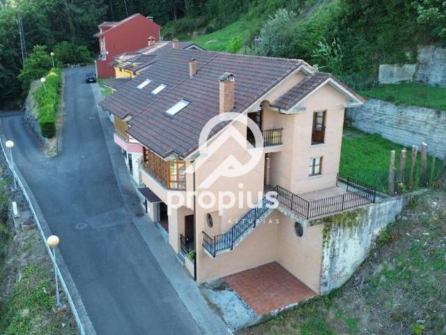 Casa adosada en Venta en Piloña
