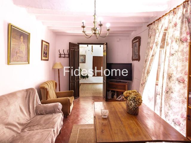 Casa adosada en venta en Pinar El. Amplia casa para reformar en Pinos del Valle, en pleno Valle de Lecrín. Casas adosadas Pinar.