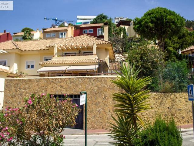Casa adosada en Venta en Pinares de San Antón