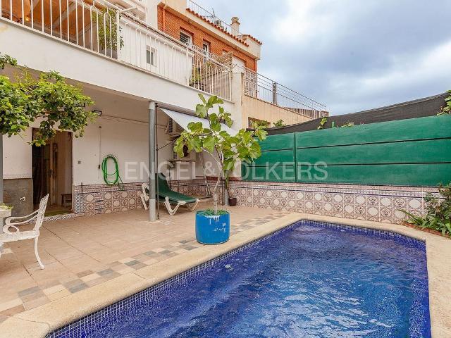 Casa adosada en venta en Pineda de Mar, de 279 m² 5 habitaciones por 540.000