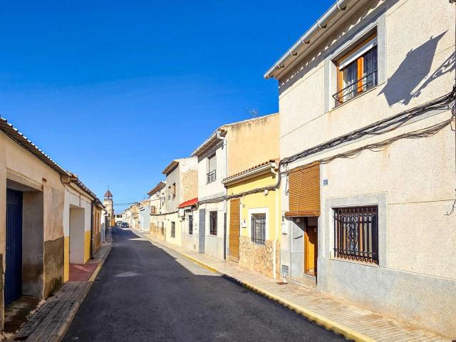 Casa adosada en venta en Pinoso. Casas adosadas.