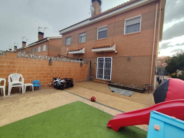 Casa adosada en Venta en Pioz