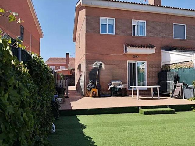 Casa adosada en Venta en Pioz