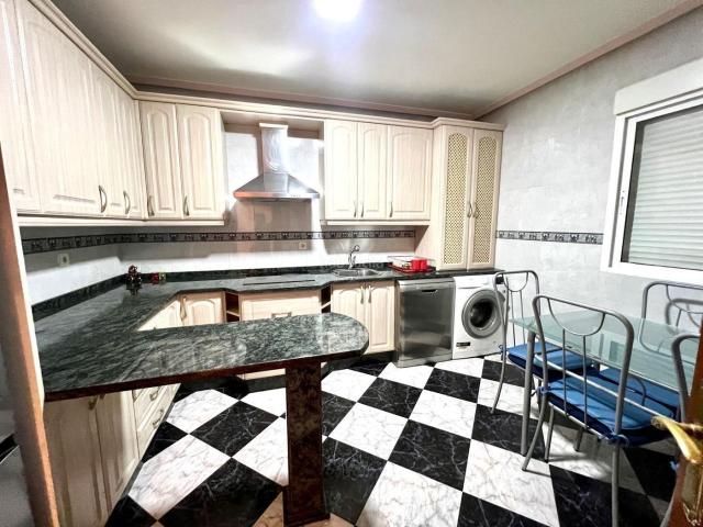 Casa adosada en venta en Plasencia, Zona Norte Hospital Urbanizaciones. ADOSADO CON PATIO EN PLASENCIA. Casas adosadas.