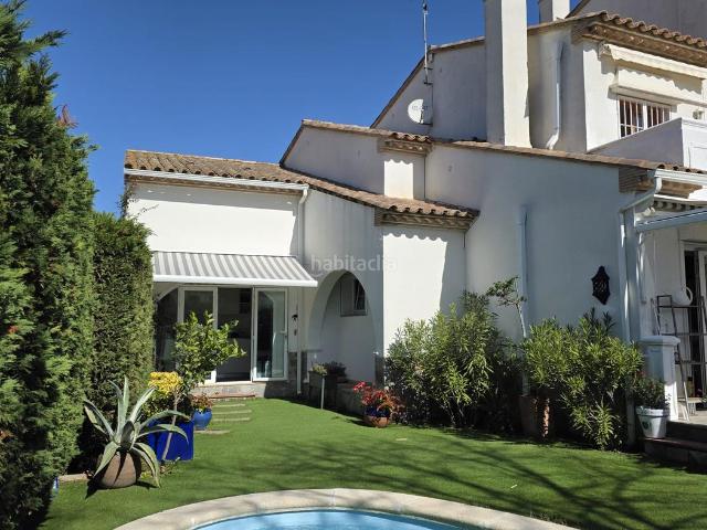 Casa adosada en venta en Platja d´Aro, Fenals Costa Brava. Magnifica casa con jardín y piscina en Platja dAro. Casas adosadas Platja.