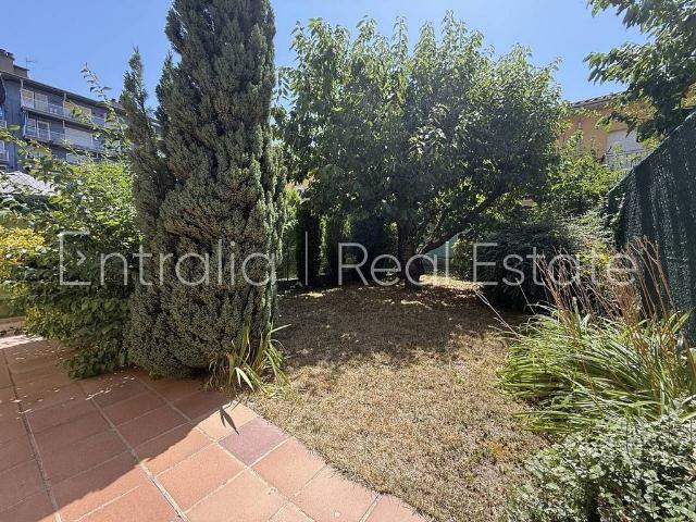 Casa adosada en venta en plaza D'anselm Clavé, Campdevanol, de 108 m² 5 habitaciones por 320.000