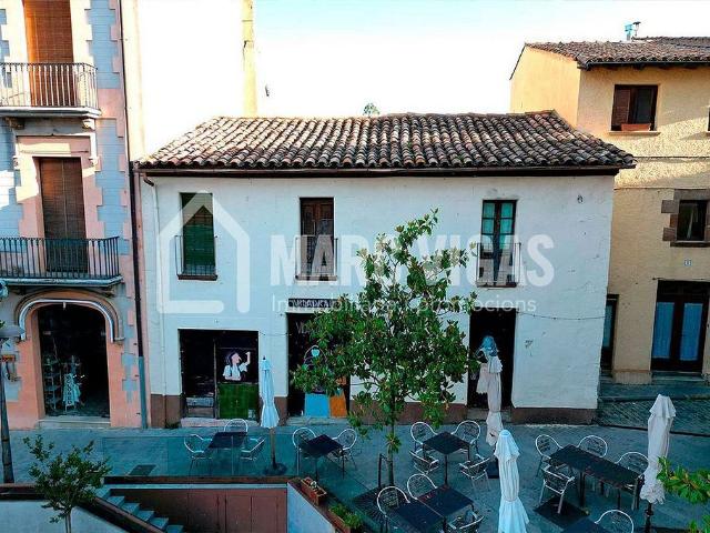 Casa adosada en venta en plaza Major, Viladrau, de 361 m² por 270.000