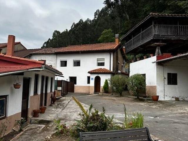 Casa adosada en Venta en Pravia