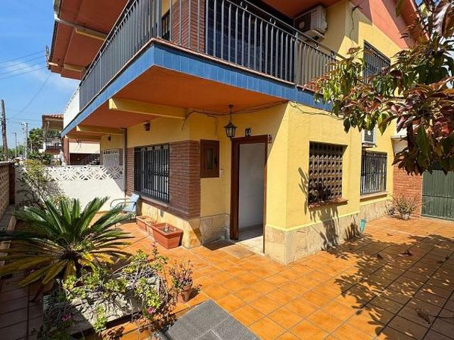 Casa adosada en venta en Premià de Mar, de 160 m² 4 habitaciones por 550.000