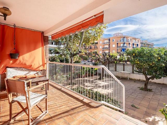 Casa adosada en venta en Premià de Mar, de 180 m² 4 habitaciones por 598.000