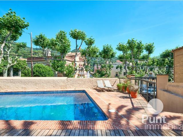 Casa adosada en venta en Premià de Dalt. Exclusiva casa de pueblo en el corazón del casco antiguo de Premià de Dalt. Casas adosadas Premià de.