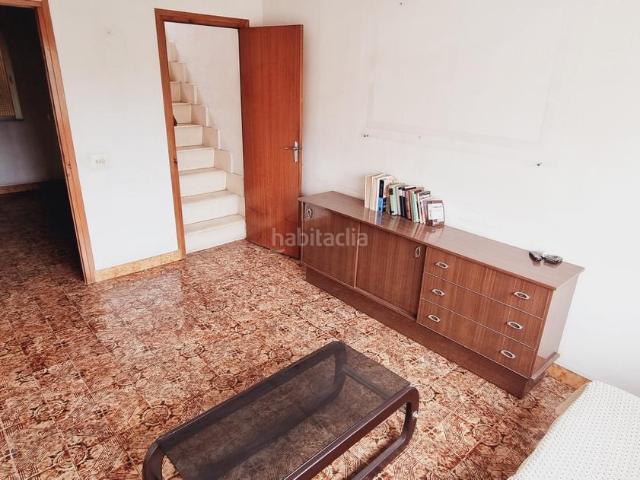 Casa adosada en venta en Puçol, Puçol Ciudad. Casa de Pueblo de 2 plantas y 121 m2 en Puçol con dos amplias terrazas, a 3 km de la playa. Casas adosadas.