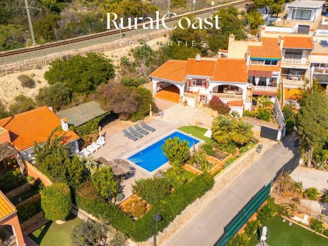Casa adosada en Venta en Pueblo Español Coveta Fumá