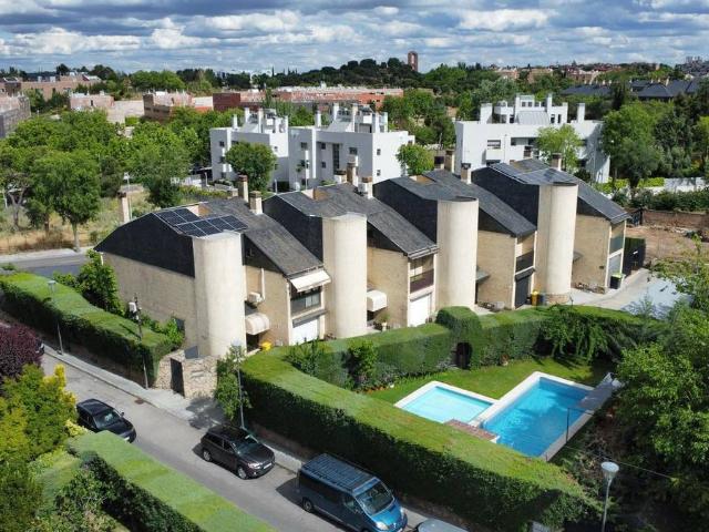 Casa adosada en Venta en Pueblo