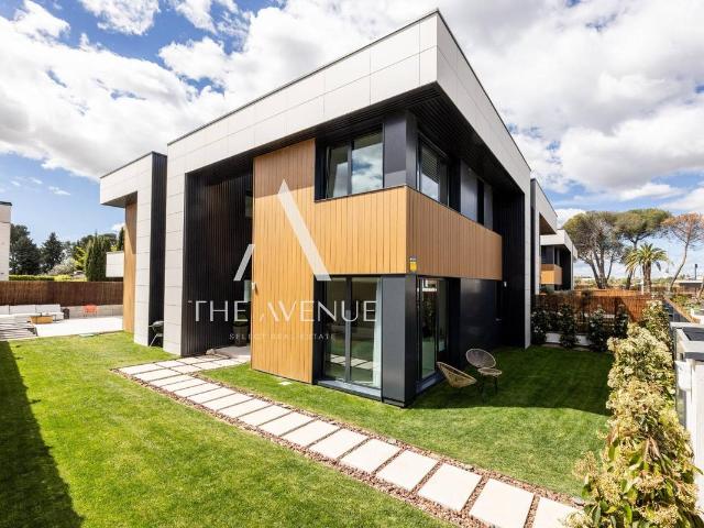 Casa adosada en Venta en Pueblo