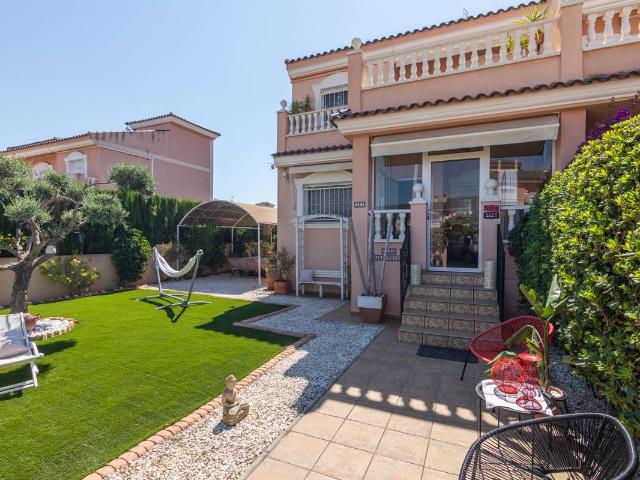 Casa adosada en Venta en Puerto Marino