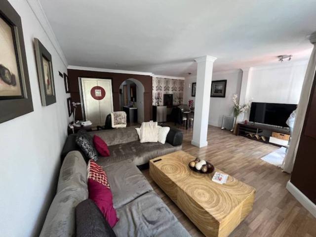 Casa adosada en Venta en Puerto de Estepona