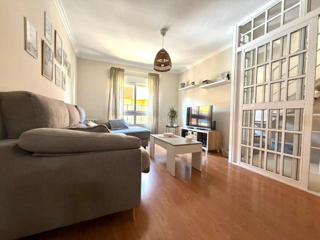 Casa adosada en venta en Puerto de Santa María El, Pinar Alto. QUIERES UN ADOSADO EN AVENIDA DE LA LIBERTAD CON SOLÁRIUM?. Casas adosadas Puerto de Santa María.