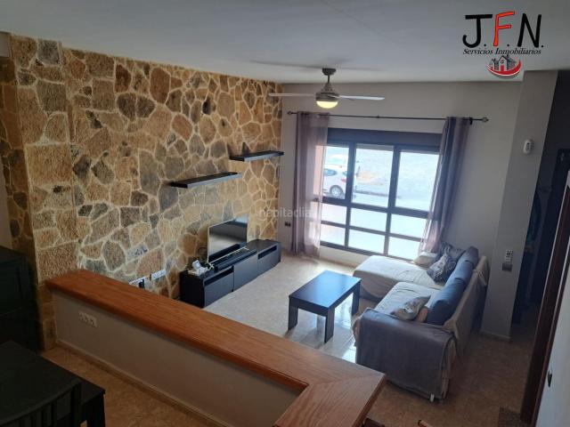 Casa adosada en venta en Puerto del Rosario, El Matorral. Elegancia, amplitud y comodidad en una magnífica vivienda en El Matorral. Casas adosadas Puerto del.