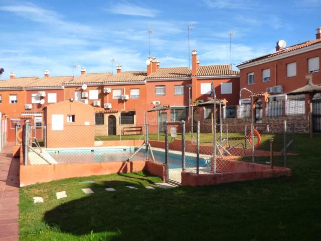 Casa adosada en venta en Puerto Real, Las Canteras. Adosado reformado con piscina comunitaria, junto a la naturaleza. Casas adosadas Puerto.