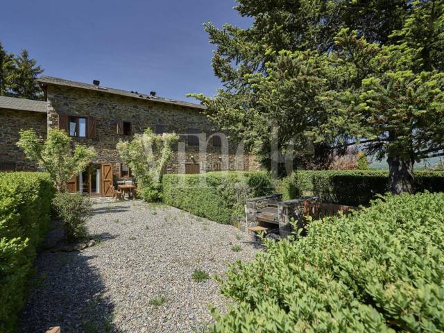 Casa adosada en venta en Puigcerdà Pirineos. Casa Adosada en Venta en Vilallobent. Casas adosadas.