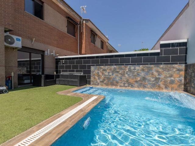 Casa adosada en Venta en Pulianas