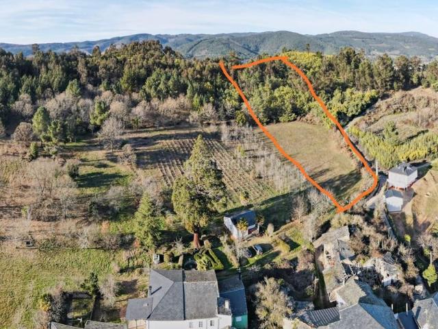 Casa adosada en venta en Quiroga. Inmobiliaria Fincas Saviñao vende casa con finca rústica. Casas adosadas.