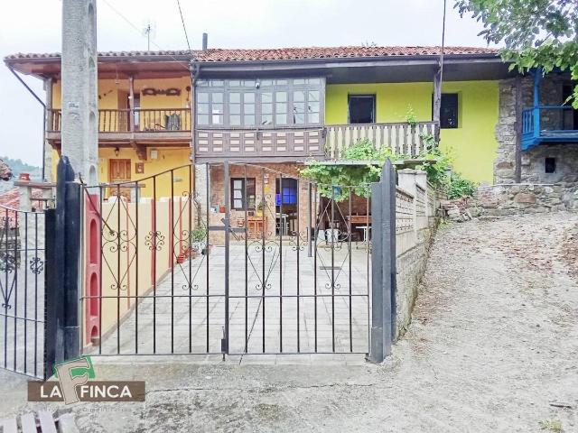 Casa adosada en Venta en Quirós