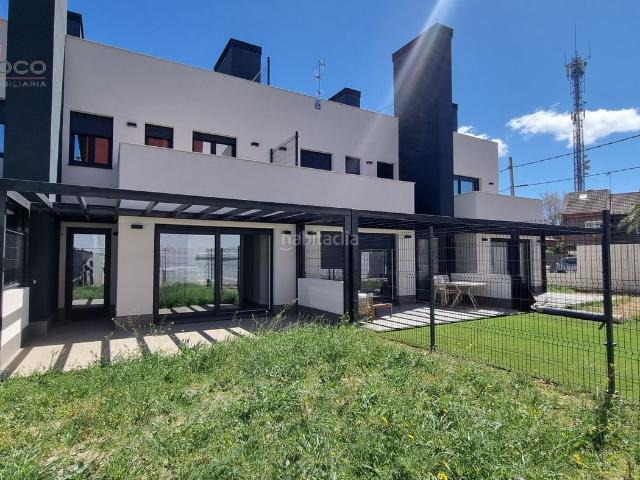 Casa adosada en venta en Rozas de Madrid Las, Las Matas Peñascales. ADOSADO A ESTRENAR. DESTACA POR SU UBICACION, CALIDADES PREMIUM Y SOSTENIBILIDAD. Casas adosadas Rozas de Madrid.