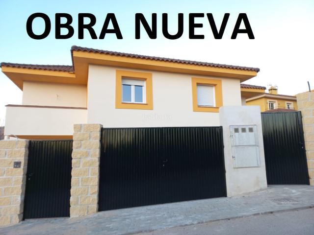 Casa adosada en venta en Robledo de Chavela. ¡NO PIERDAS LA OPORTUNIDAD de adquirir este espectacular chalet a estrenar en una zona residencial rodeada de naturaleza!. Casas adosadas Robledo de.