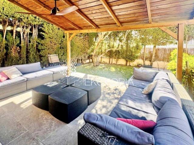 Casa adosada en venta en Rocafort. CHALET ADOSADO EN ROCAFORT AL LADO DEL CLUB ESPAÑOL DE TENIS. Casas adosadas.