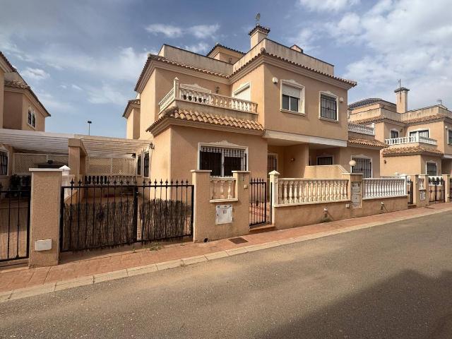 Casa adosada en Venta en Roda