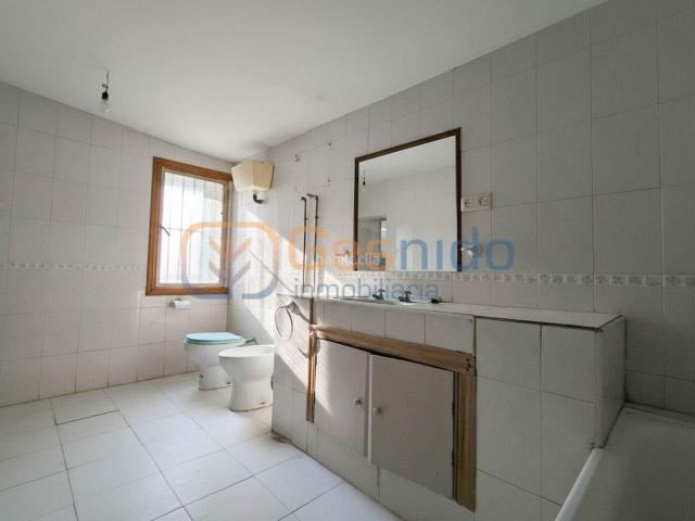 Casa adosada en venta en Roda de Eresma. CASA CON PATIO A REFORMAR EN RODA DE ERESMA SEGOVIA CON TRES HABITACIONES Y UN BAÑO COMPLETO. Casas adosadas Roda de.