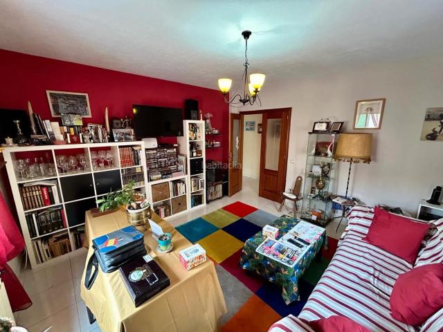Casa adosada en venta en Roda de Eresma. CASA INDEPENDIENTE CON BONITA TERRAZA Y GRAN GARAJE. Casas adosadas Roda de.