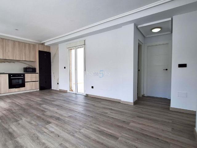 Casa adosada en venta en Rojales. Vive en una preciosa villa en Ciudad Quesada con piscina común, jardín privado, solárium y vistas panorámicas. Perfecto para quien. Casas adosadas.