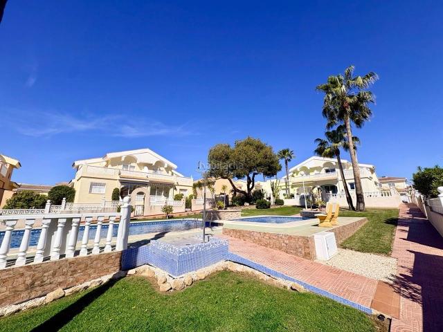 Casa adosada en venta en Rojales. BUNGALOW DE 2 DORMITORIOS 1 BAÑO EN ROJALES CIUDAD QUESADA. Casas adosadas.