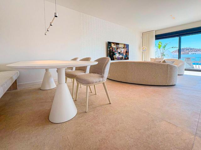 Casa adosada en venta en Rojales. Descubra estanbspvilla esquinera de 245 m, diseñada para quienes buscan diseño, privacidad y estilo mediterráneo. Distribuida en t. Casas adosadas.