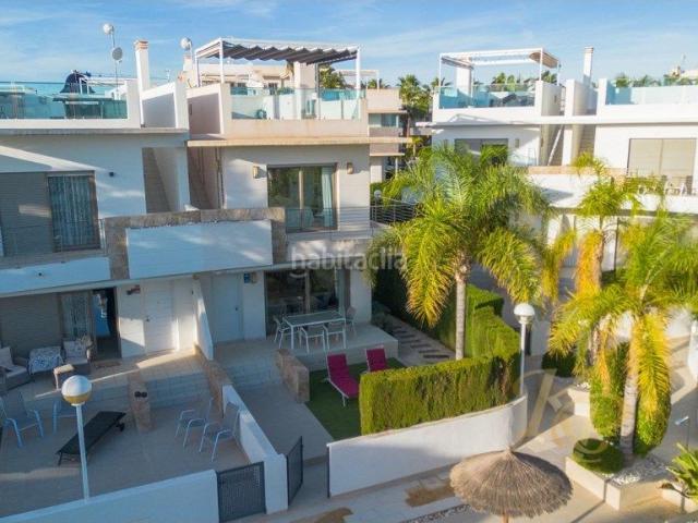 Casa adosada en venta en Rojales. DÚPLEX ELEGANTE ORIENTADO AL SUR CON SOLÁRIUM Y JACUZZI EN CIUDAD QUESADA. Casas adosadas.